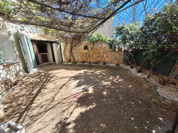 EYGUIERES - Maison de charme - 3 pièces - 86 m² - Terrasses