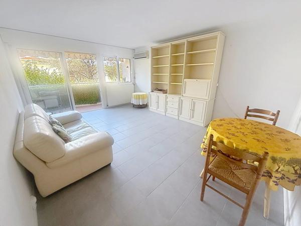 Vente                                                      Appartement
                        
                     2 pièces                      48 m2                     à Cannes