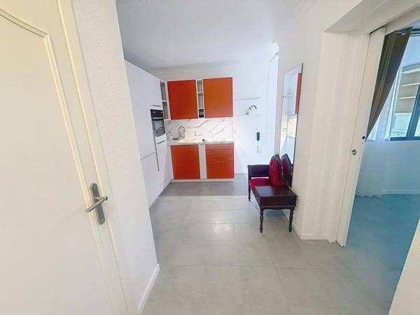 Vente                                                      Appartement
                        
                     2 pièces                      48 m2                     à Cannes