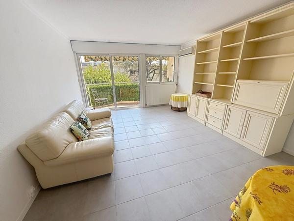 Vente                                                      Appartement
                        
                     2 pièces                      48 m2                     à Cannes
