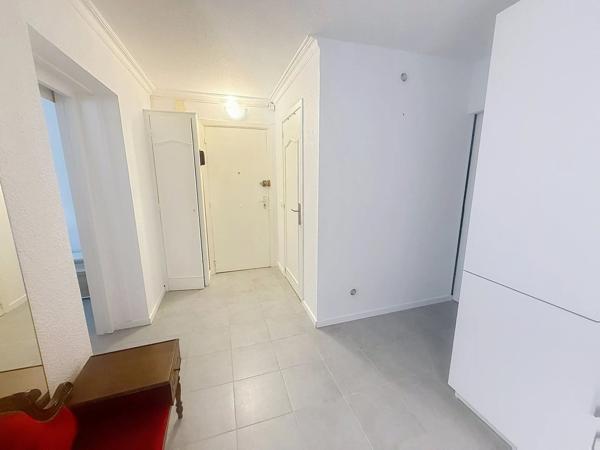 Vente                                                      Appartement
                        
                     2 pièces                      48 m2                     à Cannes