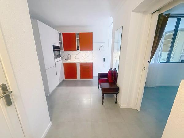 Vente                                                      Appartement
                        
                     2 pièces                      48 m2                     à Cannes