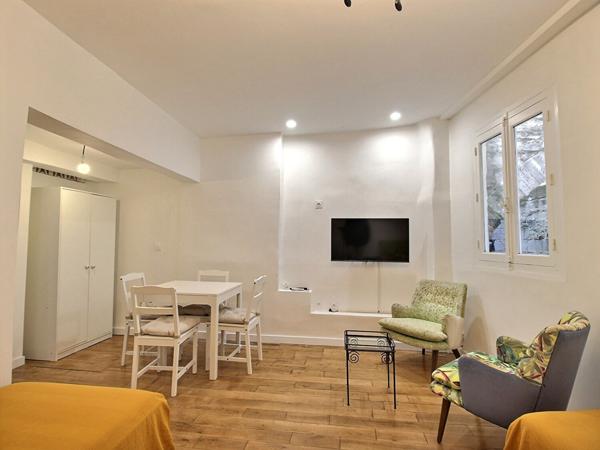 Superbe Appartement T2 en DUPLEX totalement rénové à Deux pas du Palais des Papes