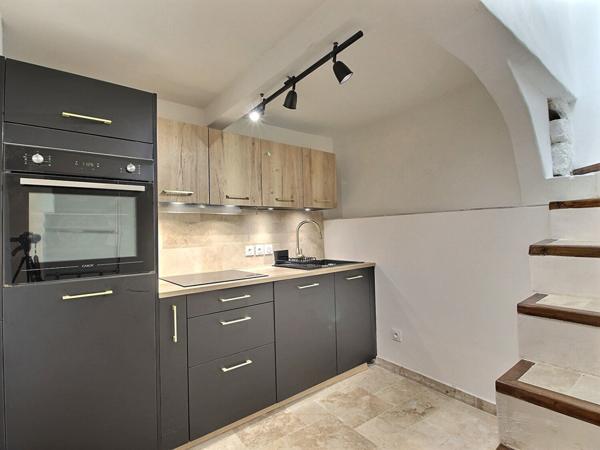 Superbe Appartement T2 en DUPLEX totalement rénové à Deux pas du Palais des Papes