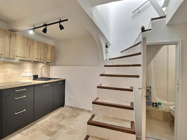 Superbe Appartement T2 en DUPLEX totalement rénové à Deux pas du Palais des Papes