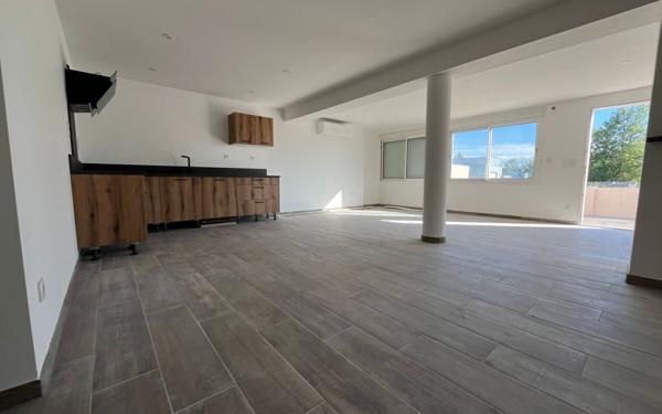 Maison à louer    3 pièces •  Villeneuve-la-Comptal