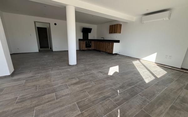 Maison à louer    3 pièces •  Villeneuve-la-Comptal