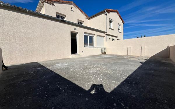 Maison à louer    3 pièces •  Villeneuve-la-Comptal