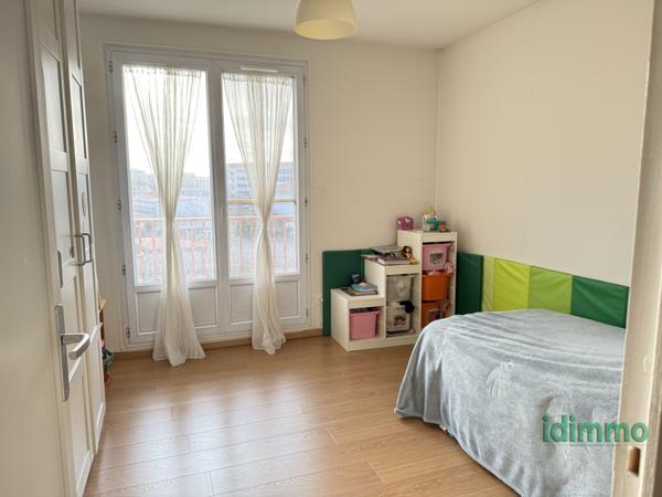 BRON PARC DE PARILLY T5 de 94m2  Bron (69500)