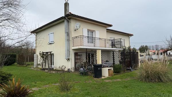 Maison familiale 8 pièces – 220 m² – Terrain paysagé 1 400 m²