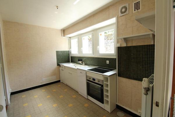 MONS - MAISON F3 - SECTEUR CALME, PROCHE CENTRE VILLE