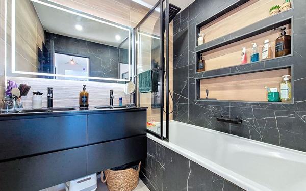 Appartement à vendre    3 pièces • 80 m2 Le Cannet