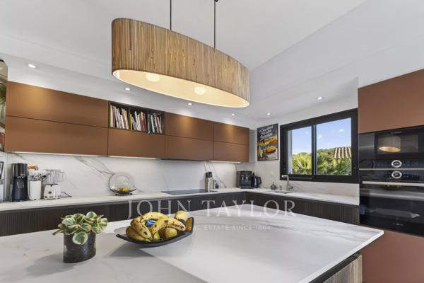 Bandol – Villa rénovée avec vue mer, piscine et appartement indépendant