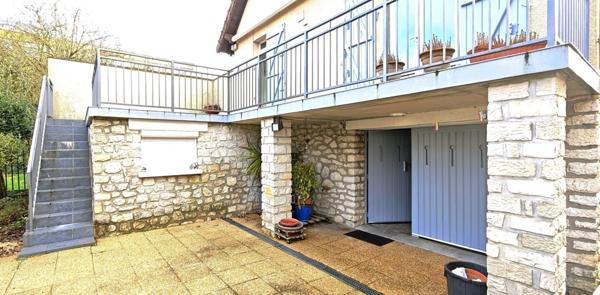 Lumineuse maison familiale idéalement située à Avon.