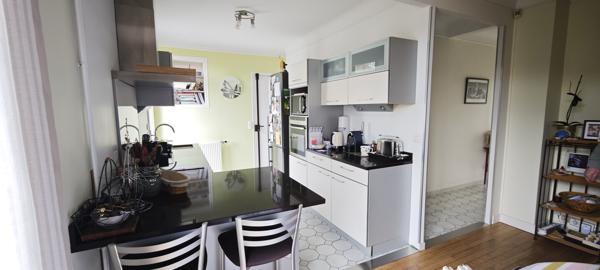 Lumineuse maison familiale idéalement située à Avon.