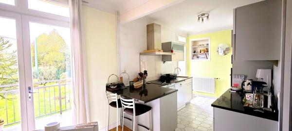 Lumineuse maison familiale idéalement située à Avon.