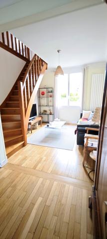 Lumineuse maison familiale idéalement située à Avon.