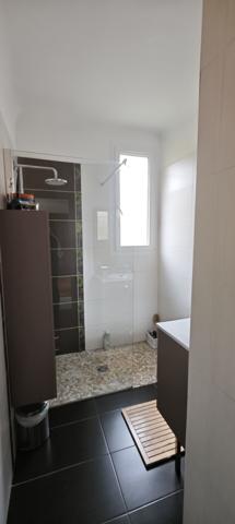 Lumineuse maison familiale idéalement située à Avon.