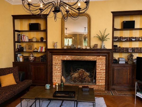 Ensemble immobilier avec cour et jardin