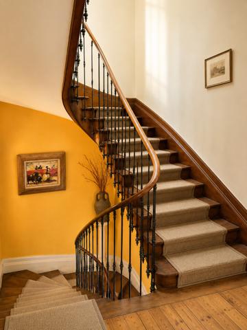 Ensemble immobilier avec cour et jardin