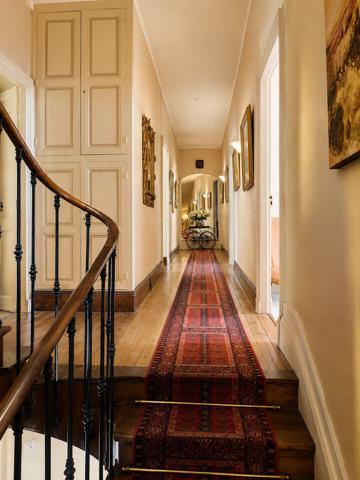 Ensemble immobilier avec cour et jardin