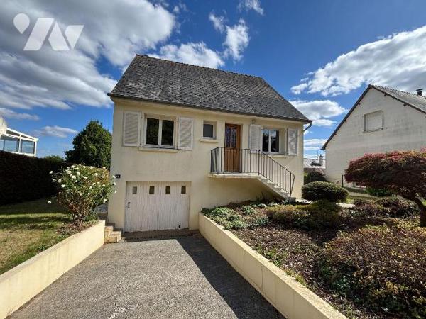 LECOUSSE, Maison sur sous-sol proposant 68 m²  habitables (+ grenier).
Au rez-de-chaussée suré...