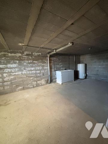 LECOUSSE, Maison sur sous-sol proposant 68 m²  habitables (+ grenier).
Au rez-de-chaussée suré...