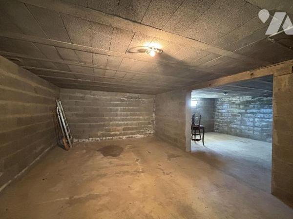 LECOUSSE, Maison sur sous-sol proposant 68 m²  habitables (+ grenier).
Au rez-de-chaussée suré...