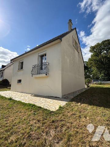 LECOUSSE, Maison sur sous-sol proposant 68 m²  habitables (+ grenier).
Au rez-de-chaussée suré...