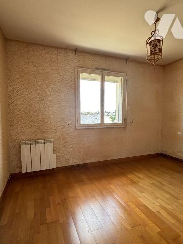 LECOUSSE, Maison sur sous-sol proposant 68 m²  habitables (+ grenier).
Au rez-de-chaussée suré...