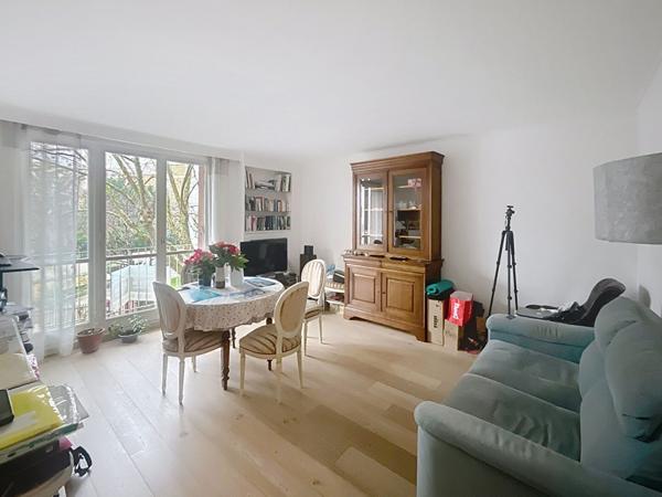 ISSY - BOULEVARD GALLIENI 3 pièces lumineux, balcon, proche métro, parking et cave