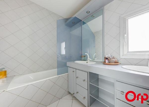 Appartement à vendre    4 pièces • 108 m2 Caluire-et-Cuire