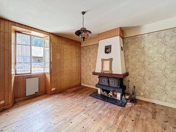 Appartement 5 pièces - 105 m² - Chamoux-sur-Gelon au centre du village avec garage et balcons