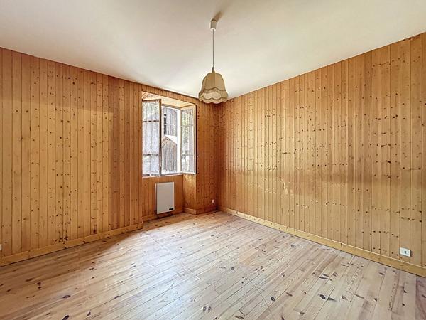 Appartement 5 pièces - 105 m² - Chamoux-sur-Gelon au centre du village avec garage et balcons