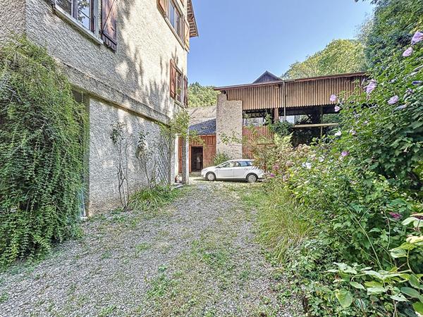 Appartement 5 pièces - 105 m² - Chamoux-sur-Gelon au centre du village avec garage et balcons