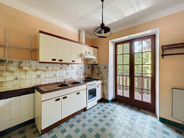 Appartement 5 pièces - 105 m² - Chamoux-sur-Gelon au centre du village avec garage et balcons