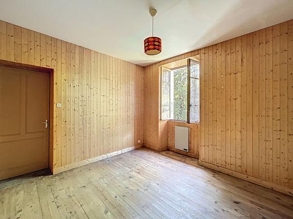 Appartement 5 pièces - 105 m² - Chamoux-sur-Gelon au centre du village avec garage et balcons