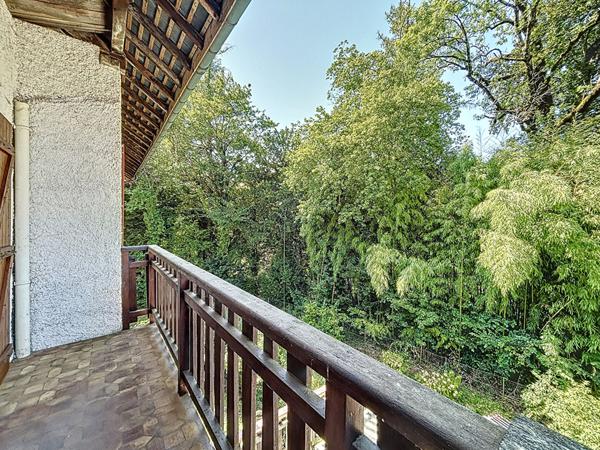 Appartement 5 pièces - 105 m² - Chamoux-sur-Gelon au centre du village avec garage et balcons