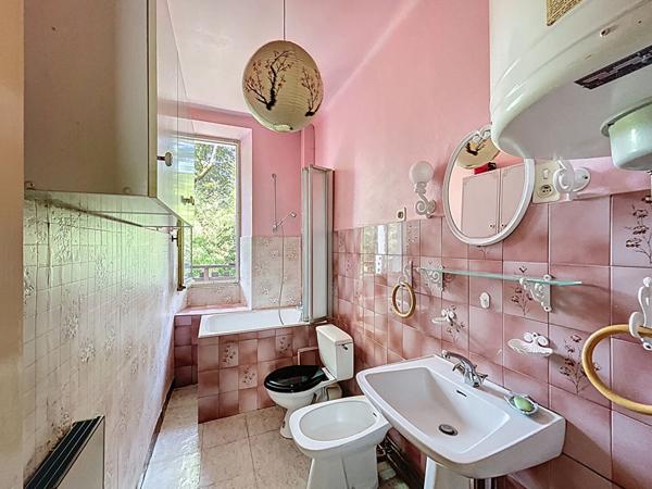 Appartement 5 pièces - 105 m² - Chamoux-sur-Gelon au centre du village avec garage et balcons