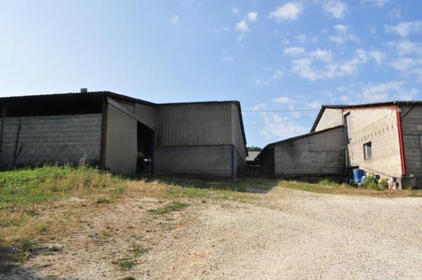 Commerce à vendre à CHAMPEAUX ET LA CHAPELLE POMMI (24340) - Dordogne
