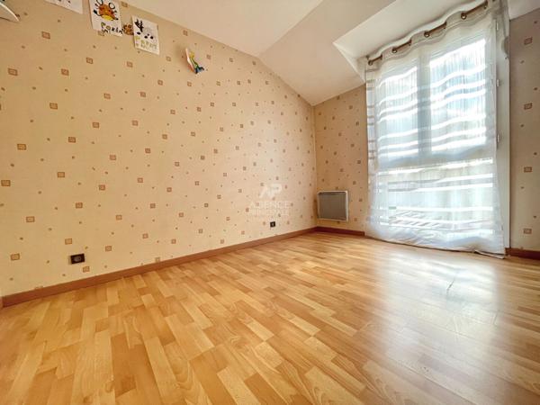 Maison Carrieres Sous Poissy 4 pièce(s) 79 m2 319 000 € **  - Référence  106869