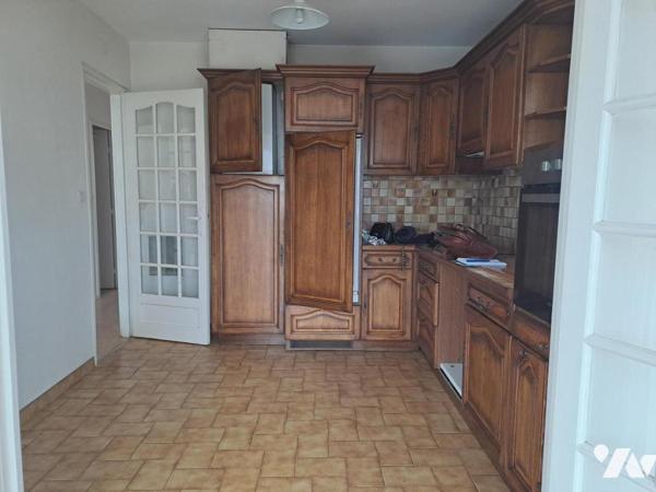 A VENDRE - REZE - 8 MAI - Appartement type 4 avec garage et cave