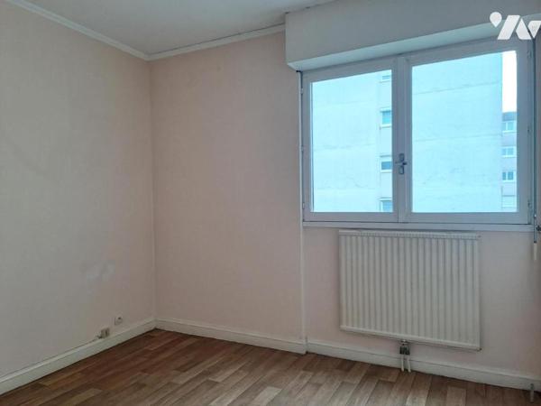A VENDRE - REZE - 8 MAI - Appartement type 4 avec garage et cave