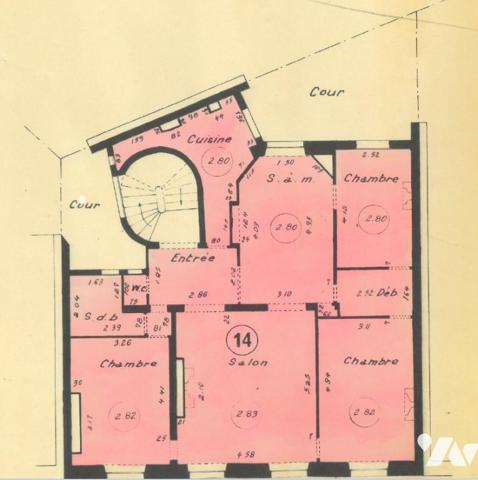Quartier Magenta, un appartement de 103,72 m², 3ème, ascenseur, avec vue dégagée, à rénover. Cave.
