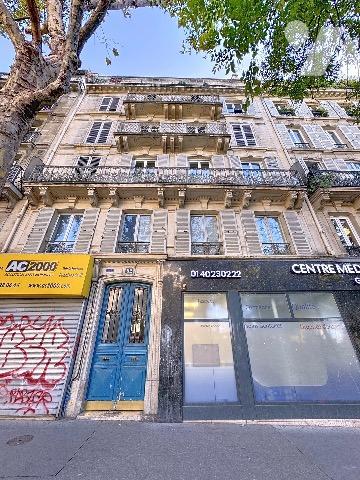 Quartier Magenta, un appartement de 103,72 m², 3ème, ascenseur, avec vue dégagée, à rénover. Cave.