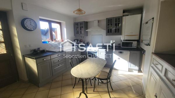 Maison de village 200m2 et grand jardin