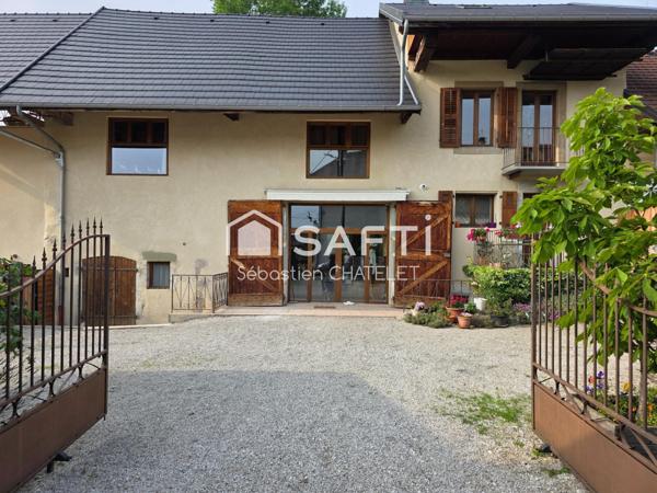 Maison de village 200m2 et grand jardin