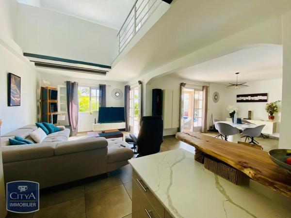 Maison à vendre 4 pièces 155m² Sainte-Marie (97438)