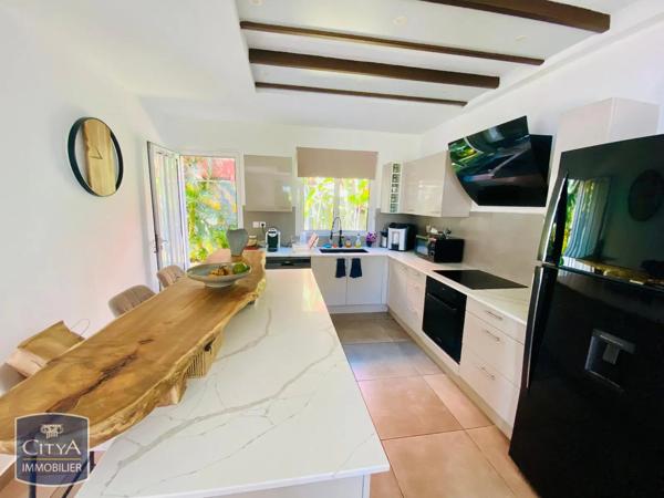 Maison à vendre 4 pièces 155m² Sainte-Marie (97438)