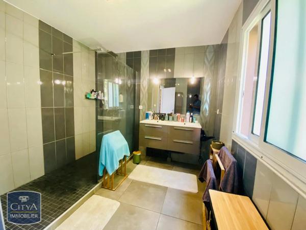 Maison à vendre 4 pièces 155m² Sainte-Marie (97438)